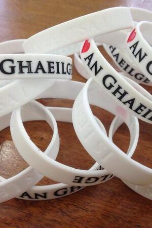 Wristband: An Ghaeilge